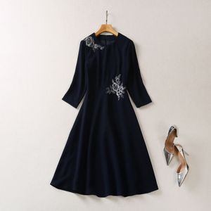 2023 Autumn Blue Floral Embroidery Dress 3/4 Sleeve Round Neck Paned Midi Casual Jurken S3S020831