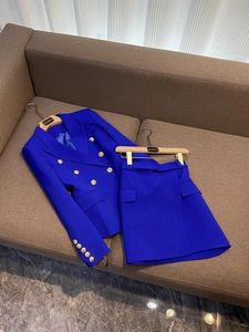 Conjuntos de vestido de dos piezas de color sólido azul primavera Blazers de manga larga con solapa con muescas Top + Conjunto de falda corta con paneles con cinturón Trajes de dos piezas O4M252101