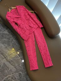 2023 automne rose vif dentelle florale deux pièces pantalons ensembles à manches courtes revers cranté dentelle simple bouton blazers haut + pantalons longs costumes ensemble Two Piece Suits O3G142675