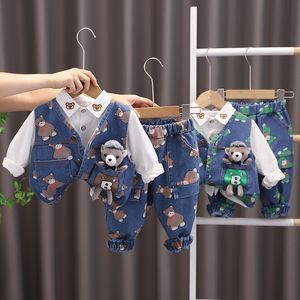 Conjunto de ropa de 3 uds de niño pequeño coreano de otoño 2023, chaleco vaquero de oso de dibujos animados, camisa de manga larga, pantalones vaqueros, traje infantil para bebé