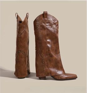 2023 Autumn Nieuwe Retro Pointed Western Boots Dames Brown Rivet Trouser Boots veelzijdige dikke hiel lange laarzen