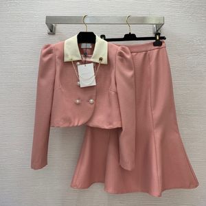 2023 automne rose broche deux pièces robe ensembles à manches longues revers cou double boutonnage manteau taille haute sirène mi-mollet jupe costumes ensemble Two Piece Suits B3G212251