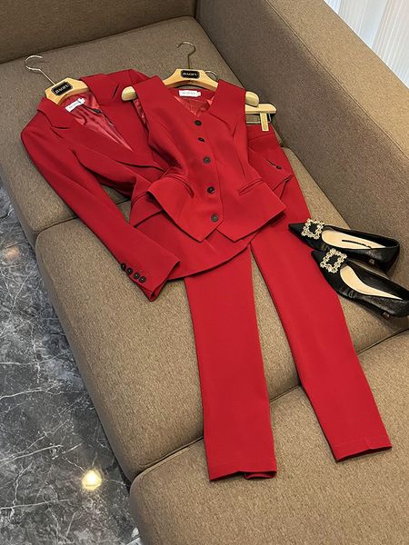 2023 Automne Vin Rouge Couleur Unie Deux Pièces Pantalons Ensembles Manches Longues Revers Cranté Blazers Simple Boutonnage Haut Avec Gilet Pantalon Long Ensemble 3 Pièces Blazer Costumes O3N02121121