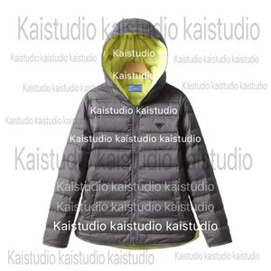 Manteau en duvet Design automne/hiver 2023 pour femme, court, léger, à capuche, polyvalent, décontracté, couleur contrastée, couche intérieure chaude