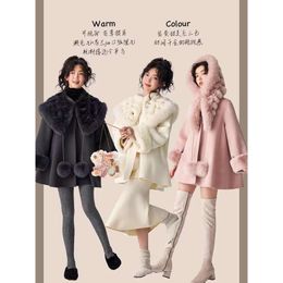 2023 Outumn/Winter New Women's Celebrity Style Cape con Otter Rabbit Netter Notter Check, Capa de lana de zorro, Han 851852