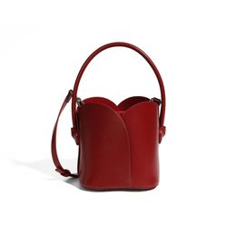 2023 Automne/Hiver Sac Pétale Nouveau Sac À Bandoulière En Cuir Véritable De Vachette Pour Femme Petit Et Haut De Gamme Petit Sac Seau À Cordon De Poche Rouge