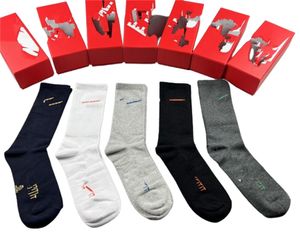 Chaussettes brodées de sport modernes pour femmes, chaussettes au Design classique à la mode, de haute qualité, à motif Flash, j7, automne 2023