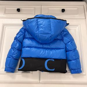 2023 Vêtements pour bébés Manteaux Vêtements pour enfants Manteau de créateur pour enfants Vêtements pour garçons et filles Vêtements de luxe Patchwork Lettres d'épissage 90% duvet de canard blanc Taille coupe-vent et résistante au froid 100-160cm