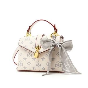 2023 Sacs Outlets Nouvelle Tendance De Haute Qualité En Cuir Véritable Navette Épaule Dames Sac Petit Rross-corps Totes Sac À Main Pour Les Femmes Avec Des Foulards