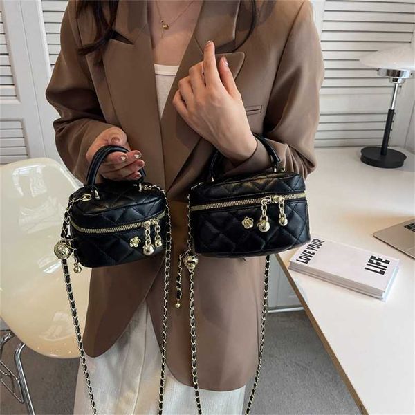 2023 Sacs Clearance Outlets Mode féminine Petite boule d'or Cosmétique Losange Simple Sac à main Texture Tendance Chaîne d'épaule unique Messenger