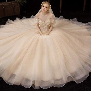 2023 robe de bal robes de mariée gothiques avec cape chérie perlée tulle princesse robes de mariée non blanc paillettes plus taille corset dos mariage