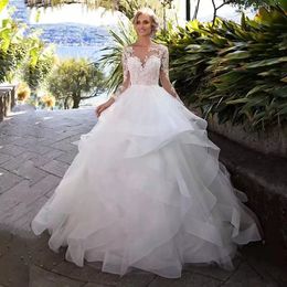 2023 Robes de bal robes de mariée broderie en perle Corche princesse corset chérie Ruffles Cathedral Train à manches longues Robe nuptiale plus taille faite sur mesure