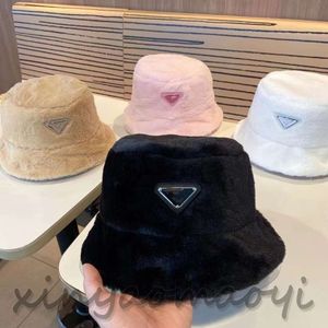 2023 Bonnets Designer Winter Bean Hommes et Femmes Design de mode Chapeaux tricotés Triangle Marqueur Automne Casquette de laine Lettre Jacquard Unisexe Chaud