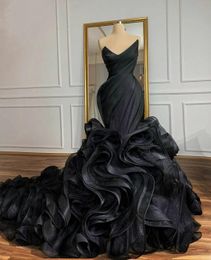 2023 Black Gothic Sirène Robes de mariée Robe nuptiale de l'épaule Organza Ruffles Beach Sweep Train Made Vestidos de Novia plus taille