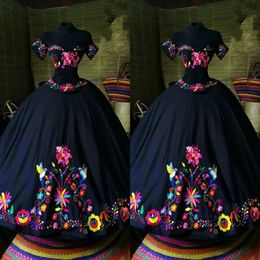 2023 Black Quinceanera Vestidos fuera del hombro Mexicano Bordado Charro Sweet 16 Vestidos de baile Satin Vintage 1606