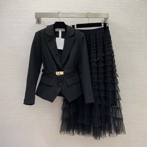 2023 Black Solid Color Two Piece Dress Sets Long Sleeve Notched-Lapel Single-Breasted Belted Blazers Top Tulle Panelled Tiered Long Skirt Suits Set B3W210984