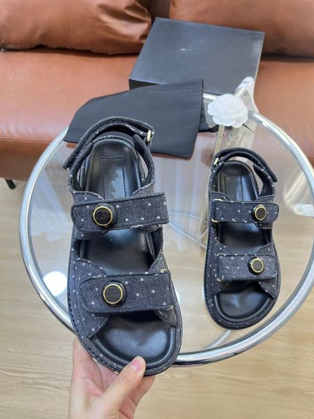 2023 Black Blanc Daddy Sandals Femme Slipper Hommes glisse en cuir Sandale Femme Boucle de crochet Chaussures 35-42 avec boîte et sac à poussière