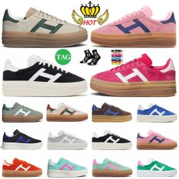 2023 Bold Designer Femme Chaussures de sport à semelles épaisses Pink Glow Gum Velvet Baskets pour femmes et crème végétalienne Collegiate Green Dhgate Jogging Marche Sports Baskets