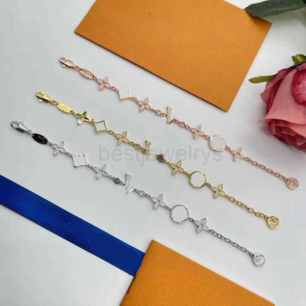 2023 Bracelet Bracelet Bracelet Femmes Cuffers de manchette Lettre de concepteur bijoux diamant 18k Gold plaqué Bracelet Bracelet Giftantiallergy et non-FADING4