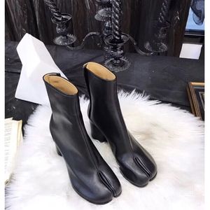 2023 Boots de marque Design Tabi Boots Tap Top Split Toe Chunky High Heel Femmes Boots Cuir Zapatos Mujer Fashion Automne Femmes Chaussures Botas Mujer Amwn Amwn