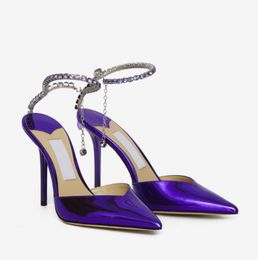 2023 Brand Chaussures nuptiales Pompes de robe Femmes Luxury Designer Brand Talage Saeda 100 mm Brotte de cristal et pompes en daim