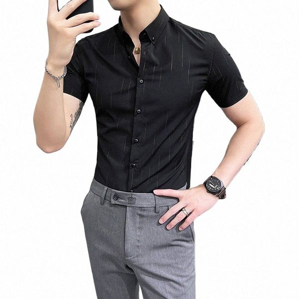 2023 Ropa de marca Camisas de manga corta a rayas de ocio de verano para hombres / Camisas de solapa de busin ajustadas para hombres Negro Blanco S-5XL Q03X #