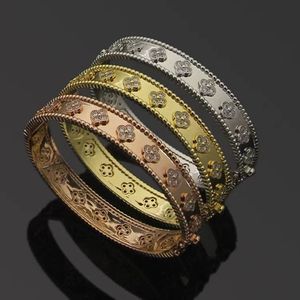 Bracelet en cristal de marque en or pour femmes, nouveau Bracelet trèfle en diamant, bijoux de styliste de haute qualité, 2023