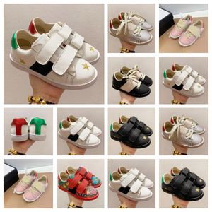 Nouvelle marque chaussures de créateurs baskets bébé baskets nouveau-né garçons filles coeur étoile premiers marcheurs chaussures de berceau enfants à lacets chaussures respirantes Prewalker baskets taille 24-35