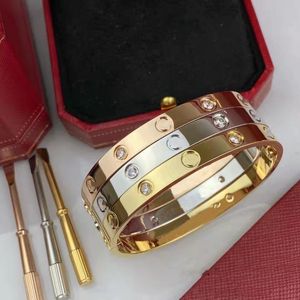 2023 Brand Luxe kristalgouden vergulde manchetarmband Love Charm 18k schroevendraaier armband hoogwaardige roestvrijstalen designer armband