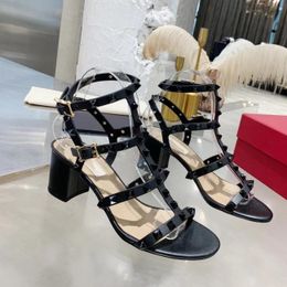 2023 Brand Damesblok Heel Sandalen Lederen studs Hoge hakken Leer Sexy feestschoenen 9,5 cm