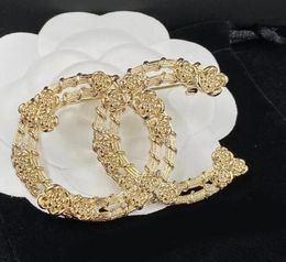 2023 c18k broche de lotus plaqué or avec embellissement de strass mode noble broche de luxe broche bijoux de créateur de haute qualité la3656238
