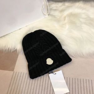 2023 Caps Designer Beanie BeanieDesigner Equipado para hombres Monclar Lana Piel de conejo Moda Twist Punto Hat Paris Street Style Men's 2024