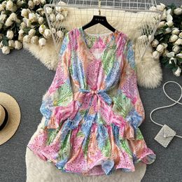 2023 Robes décontractées Piste de mode Magnifique fleur volants en mousseline de soie robe de plage femmes col en V manches longues bouffantes imprimé floral Boho Rob344C