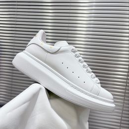 2023 Chaussures décontractées Sneaker Platform Plateforme de chaussures Designer en cuir lacet up women fashion baskets surdimensionnés blancs noirs pour femmes