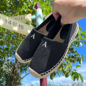 2023 Chaussures de femmes décontractées Espadrilles Designers d'été pourdies plage plate à moitié pantoufles de mode Feme Mandis pêcheur toile chaussure