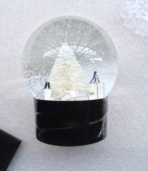 Boule à neige CClassics avec arbre de noël à l'intérieur de la voiture, décoration boule de cristal, nouveauté spéciale, cadeau de noël avec boîte cadeau, 2023