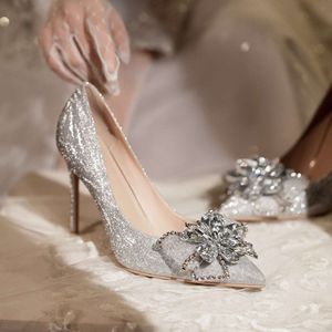 2023 Champagne nuevos zapatos de boda para mujer de novia tacón delgado puntiagudo francés Cenicienta cristal dama de honor tacones altos