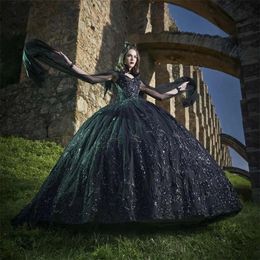 2023 Charro Black Quinceanera -jurken met cape mouw sweetheart gothic cospliques kristallen Mexicaanse zoete 16 jurken 15 anos