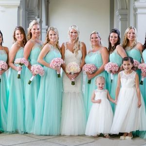 2023 Vestidos de dama de honor verde menta barato Tul Halter de cuello transparente Longitud Longitud Ruchada Daño de Honor Bech Bech Wedding Vesado