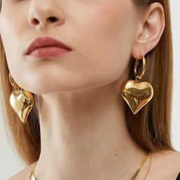 2024 Chic Heart Huggie Hoop 14k Geel Gouden Oorbellen Ins Sieraden Asymmetrische Hoop Oorbellen Voor Vrouwen Nieuwe Goud Kleur Oorbellen sieraden Tiener Cadeau
