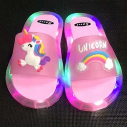 2023 Kinderen Led Slippers Babybadkamer Sandalen Kinderen voor meisjes Lichte schoenen Peuter L2405 L2405