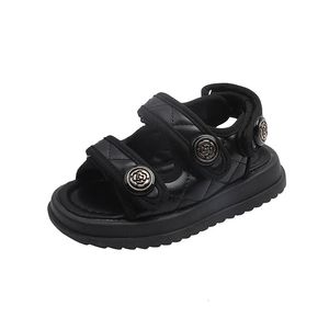 2023 Kinderen Zomer Sandalen Chique Girls Casual Solid Black Kids Fashion Princess Japanese Style Classic Flowers Buckle 240420