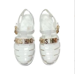 2023 Classic Designers Femmes Sandale Rubber Slippers Jelly Sandals plage plate chaussure décontractée alphabet couleurs de bonbons extérieurs chaussures transparentes romaines 35-45