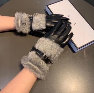 2023 Klassieke Letter Designer Handschoenen Dames Leren Handschoenen Winter Warme Schapenvacht Wanten Touchscreen Zwarte Schapenvacht Handschoenen Maat M L A05