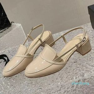 2023 classic Luxury Designer Peep-toe Heeled Sandals dames echt leer Zwart / wit / abrikoos gesp Sandaal holle rug Chunky hakken schoenen veelzijdig