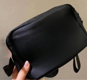 2023 Classic Luxurycanvas Men's Bag Sac de sac à main de meilleure qualité 22 cm 16cm