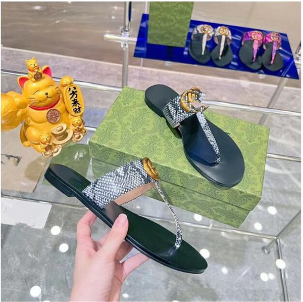 2023 Zapatillas clásicas Zapatillas de diseñador Tanga Flip Flop Marca mujer Diapositivas Nuevas sandalias Hombres Mujeres Zapatos Verano Playa Interior Exterior Diapositiva plana