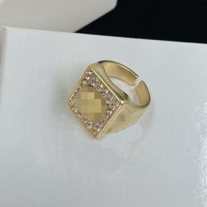 2023 Classic Women Engagement Rings Diamond Design Medusa Head Portrait 18K Gold Compated Diamonds Medusas Ring Designer sieraden