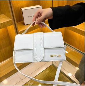 2023 Sac féminin classique Summer Summer New Solid Letter Couleur Fashion Pu Handbags Sacs Small Square Sac