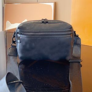 2023 COMET Messenger Sacs mens mode petit sac à bandoulière mode homme crossbody designer sacs à main Neon Colorful sac en cuir M22495
